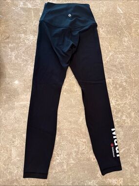 Women’s Lululemon special edition, Maui leggings size 2